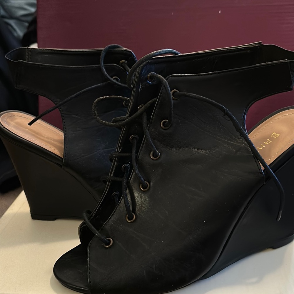 Black 3 inch wedge perfect for parties, date night or running errands!